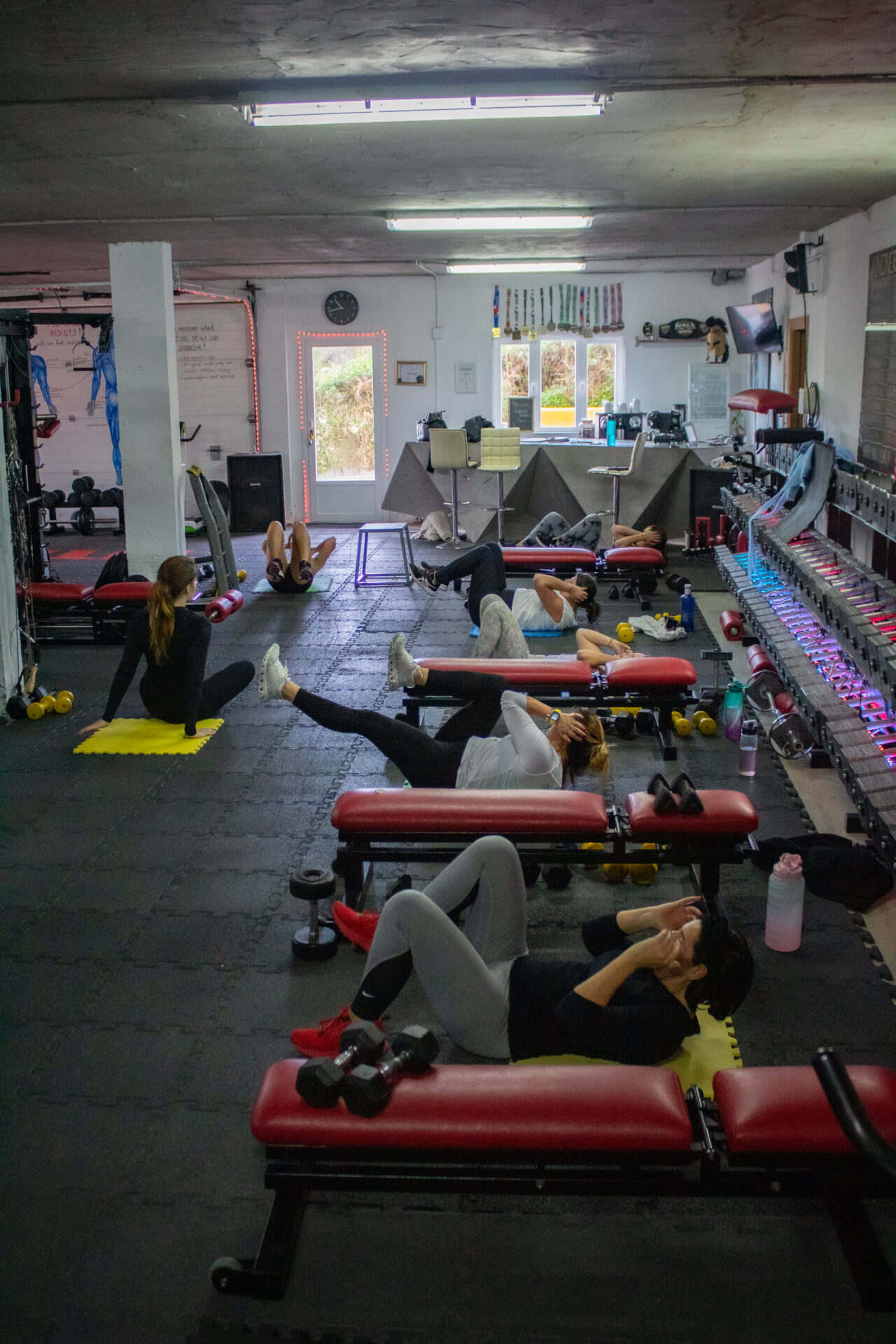 Entrenamiento en grupo con pesas en Sotogrande 2 IMG 5612 scaled