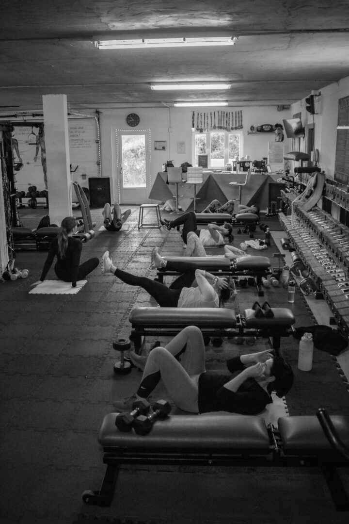 Clases de entrenamiento con pesas en grupo en San Roque 1 IMG 5612 scaled